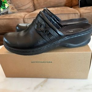 Clark’s Lexi Redwood in Black size 8